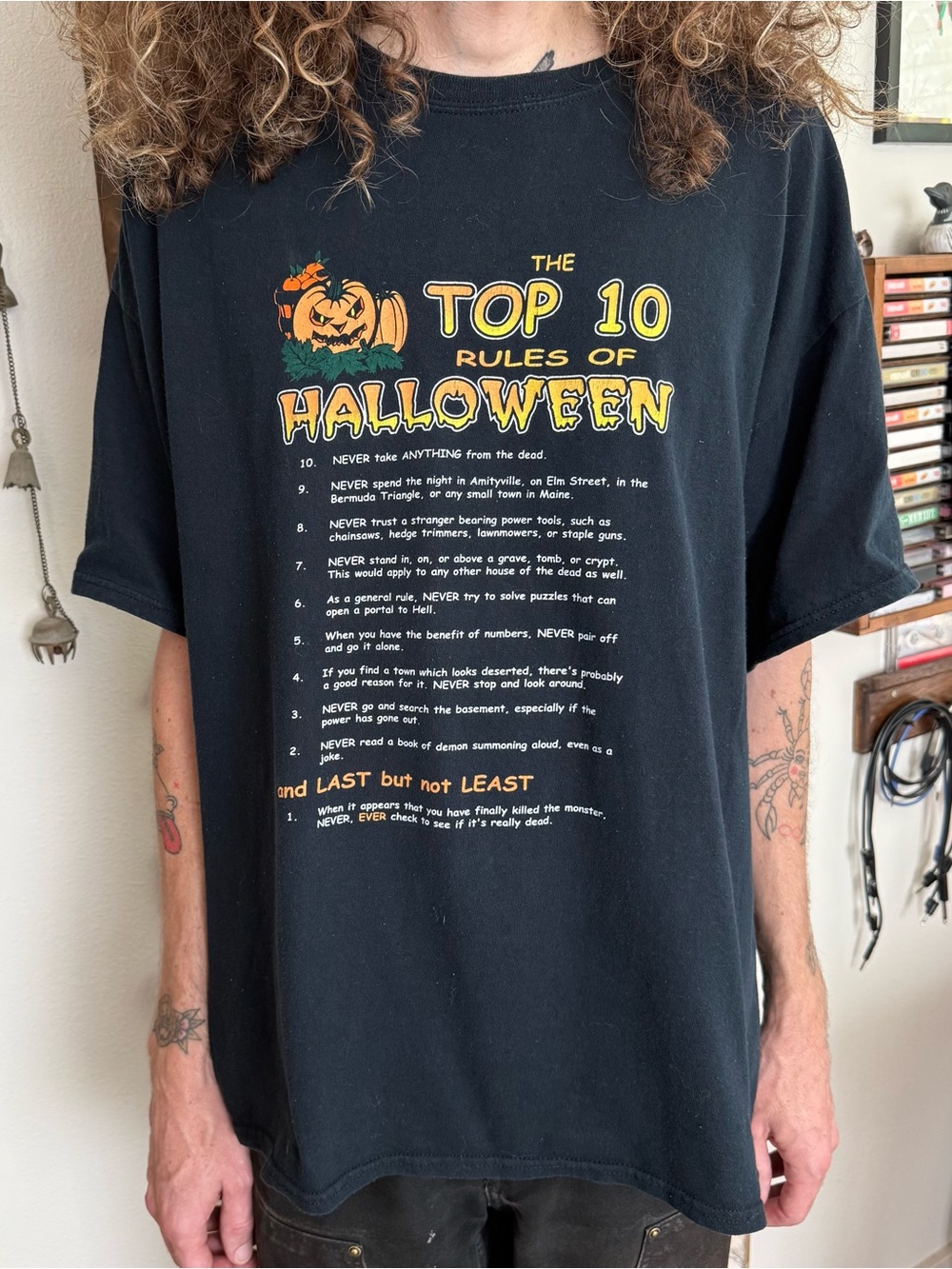Vintage 2000s Top 10 Rules of Halloween Black Graphic Tee ~ Size 2XL